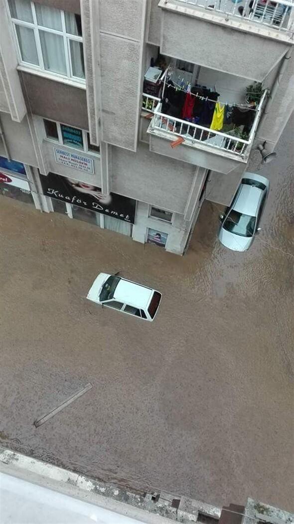 Karadeniz yağmura teslim oldu, Trabzon'da 2 kişi hayatını kaybetti