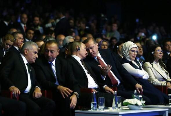 Erdoğan ve Putin salona birlikte geldi
