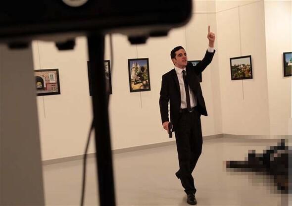Rusya Büyükelçisi Karlova saldırı anının fotoğrafları