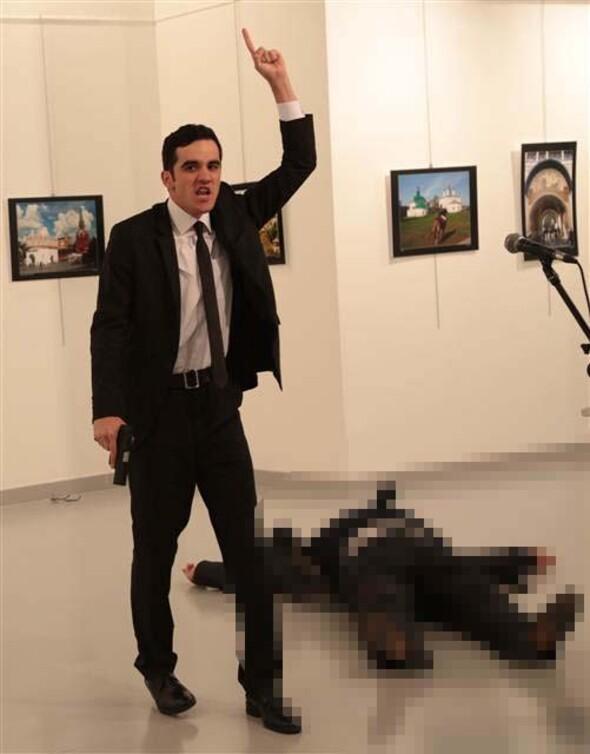 Rusya Büyükelçisi Karlova saldırı anının fotoğrafları