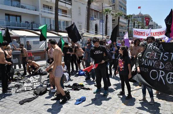 İzmir'de çıplak 1 Mayıs eylemi