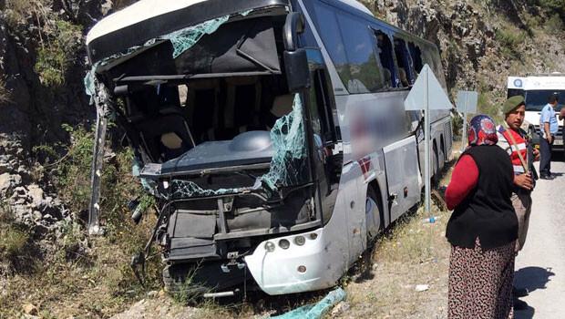 Yolcu otobüsleri kaza yaptı: 5 ölü, 100'e yakın yaralı