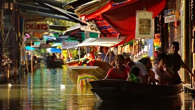 Dünyanın en ilginç pazarı Taylandda