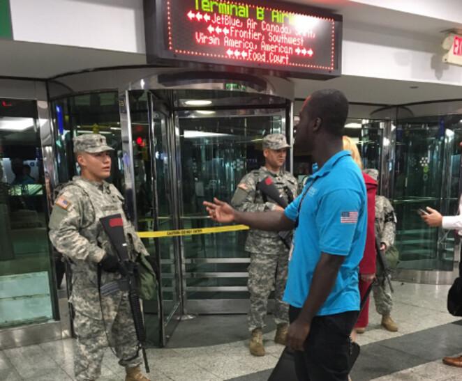 New York'taki LaGuardia havalimanında 'bomba' paniği