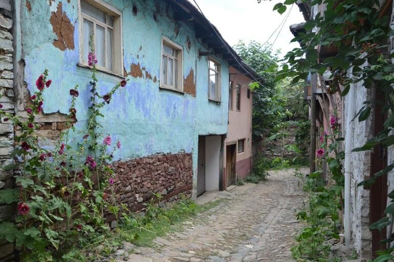 Buram buram tarih kokan Osmanlı köyü: Cumalıkızık