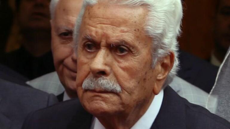 Eski Bakan ve Meclis Başkanı İsmet Sezgin hayatını kaybetti