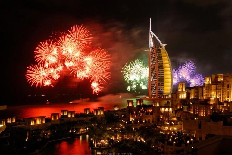 Işıklar şehri Dubaide yeni yıl