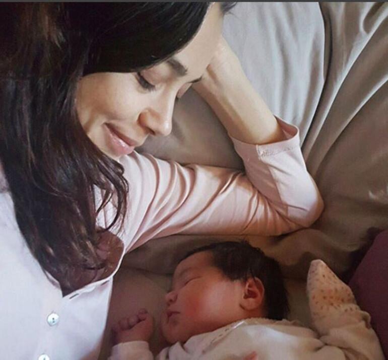 Ünlü oyuncu Özgü Namal ikinci kez anne oldu.