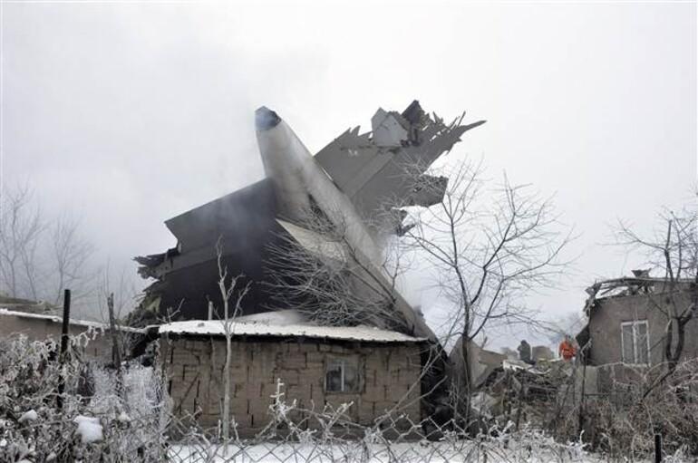 Türk kargo uçağı evlerin üzerine düştü... Çok sayıda ölü var