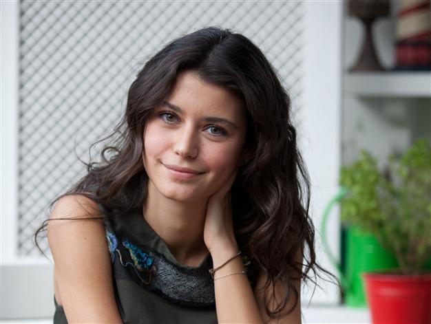 TV star Beren Saat to leave Turkey as show draws to end