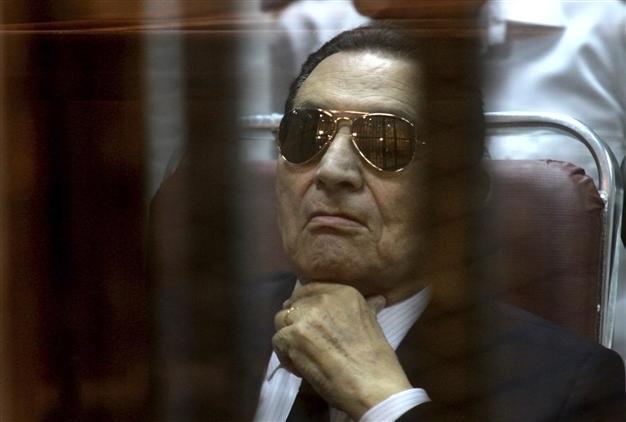 Egypt #39 s Mubarak gives passionate defense verdict due Sept 27 World News