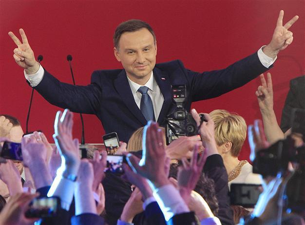 Conservative Newcomer Duda Wins Polish Presidential Cliffhanger World News