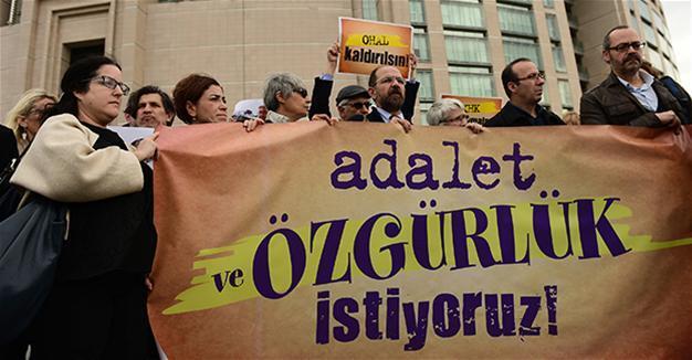 Imprisoned Novelist Aslı Erdoğan At Risk Of Being Paralyzed Chp Deputy Türkiye News