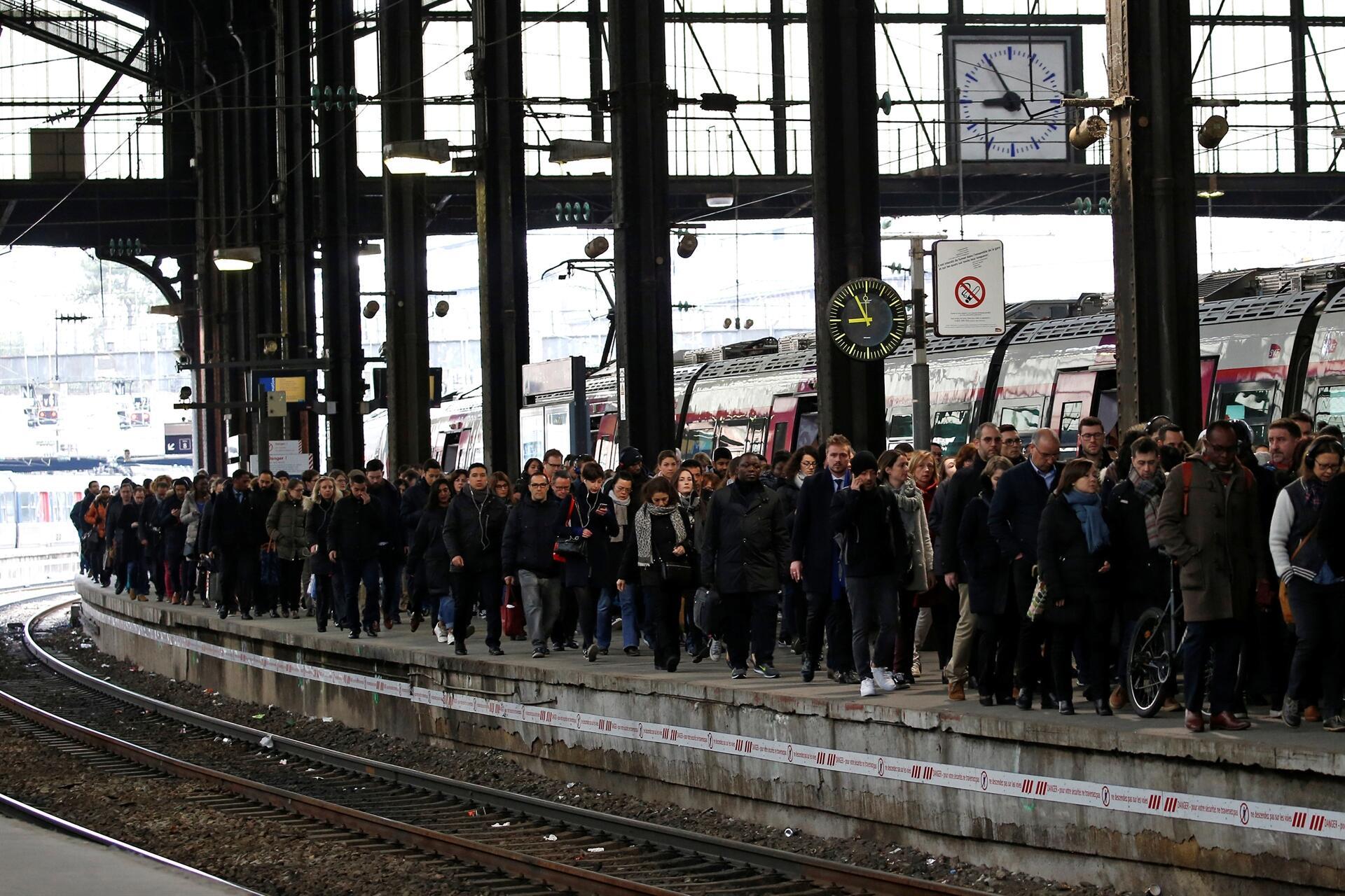 Public sector, rail workers strike in test for Macron Latest News