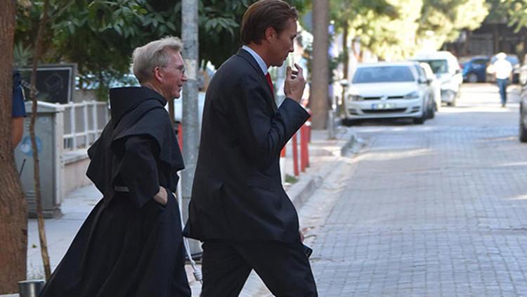 Cleric, lawyer visit pastor Brunson under house arrest in Turkey\u2019s west ...
