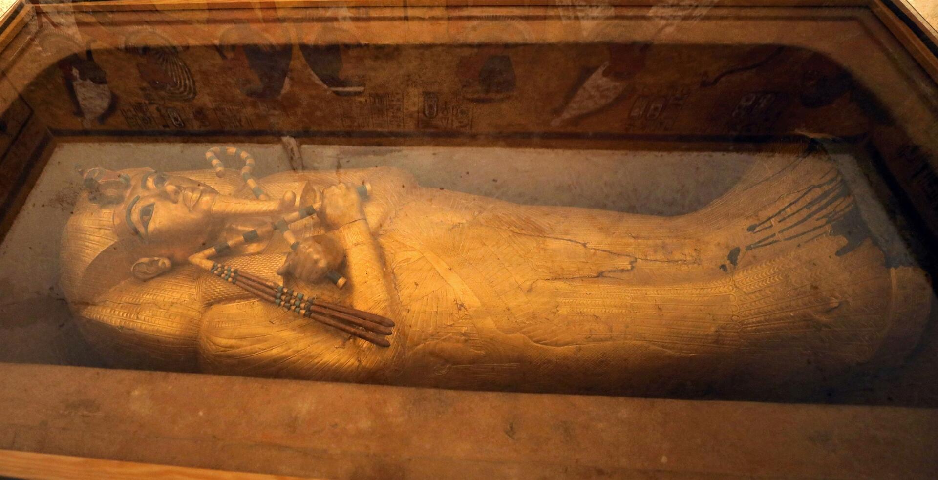 Tutankhamun Golden Coffin Under Restoration For The First Time