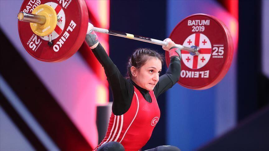 Ellers balance tro på Turkish weightlifter becomes world champion - Turkish News