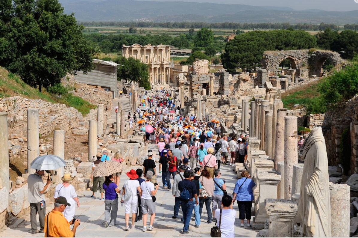 Turkey targets 58 mln tourists, over $40 bln revenue - Lates