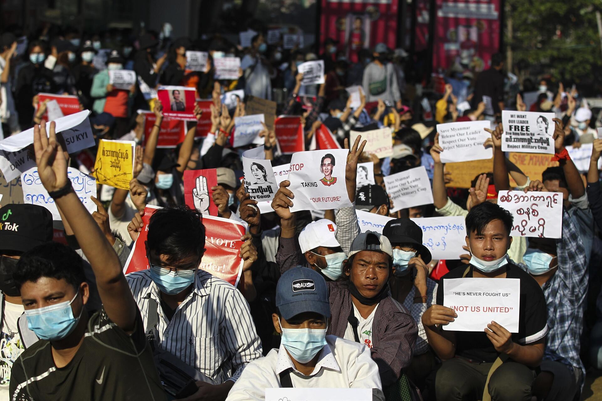 Myanmar Anti Coup Protesters Defy Junta Warnings World News