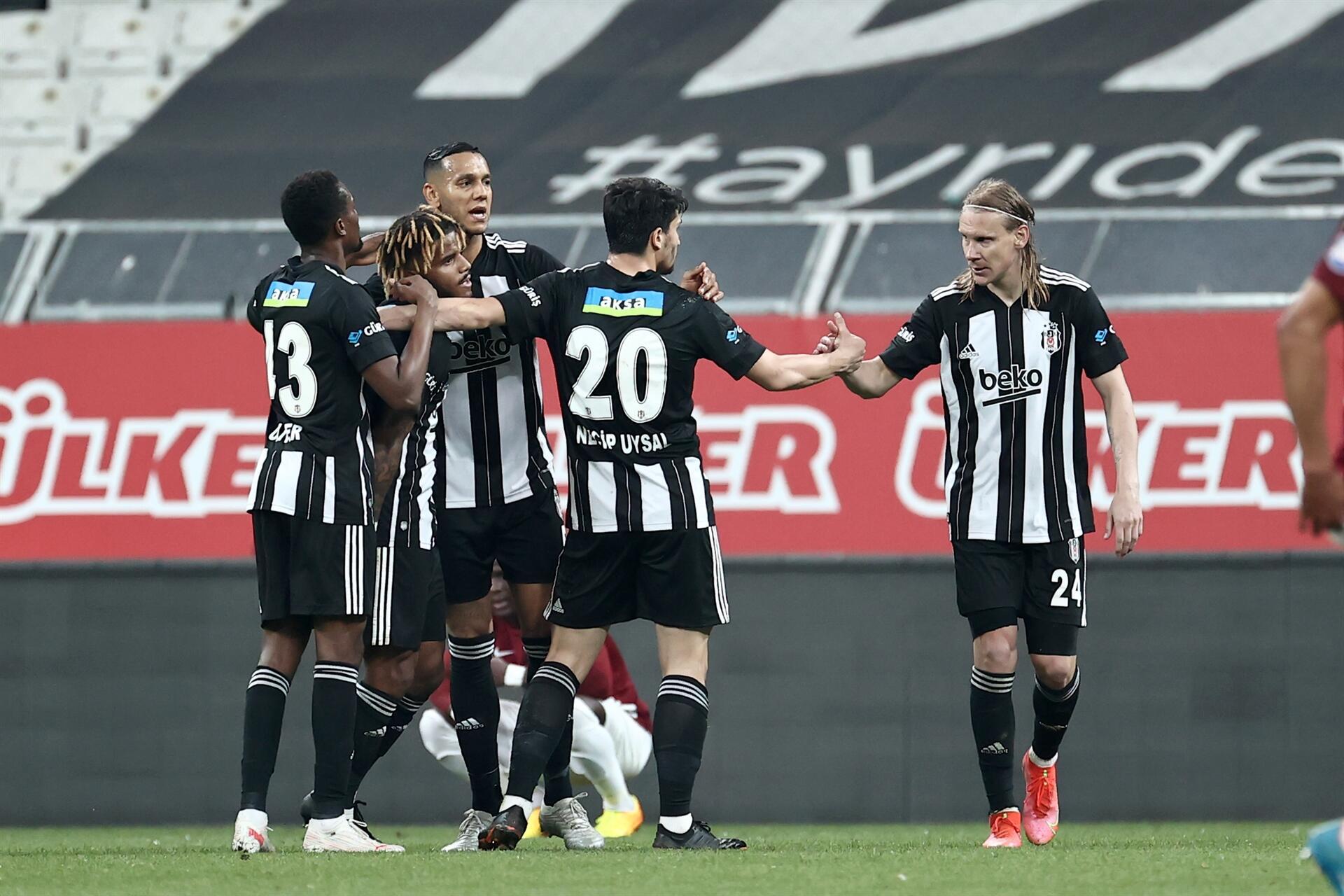 Besiktas On Brink Of Super Lig Title With 7 0 Win Turkish News