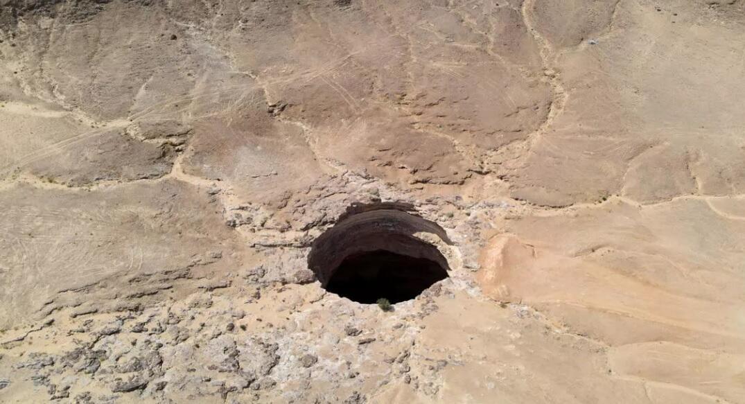 Cavers venture deep into Yemen's 'Well of Hell' 60d096db4e3fe11730c8e5b7