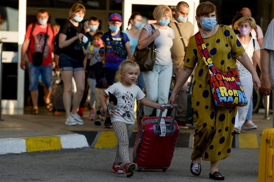 Russian tourists return to Turkey after flights resume Türkiye News