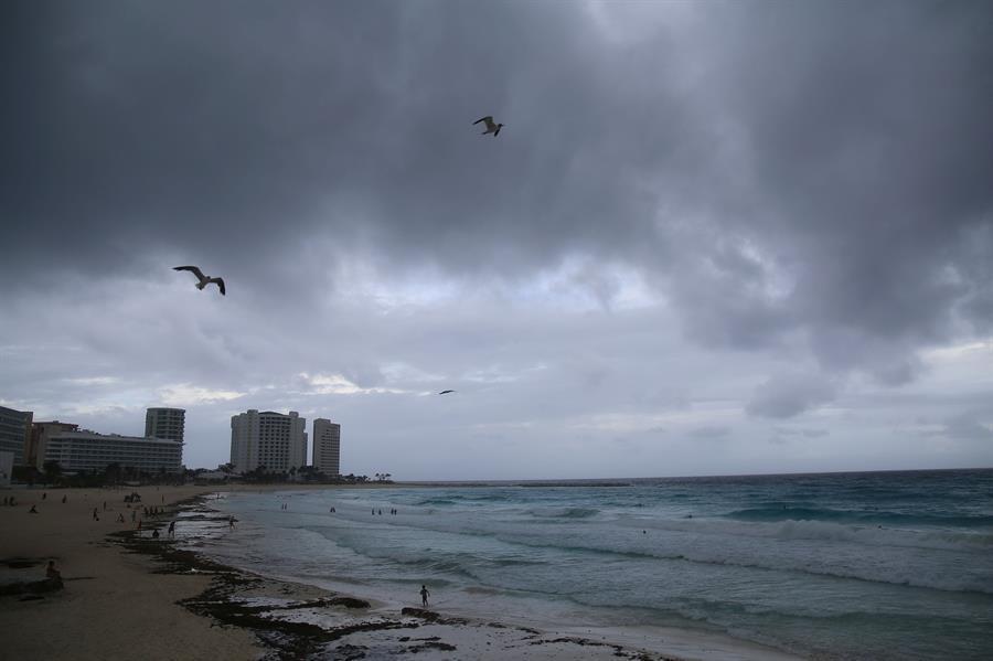 Mexico’s Caribbean coast braces for Hurricane Grace
