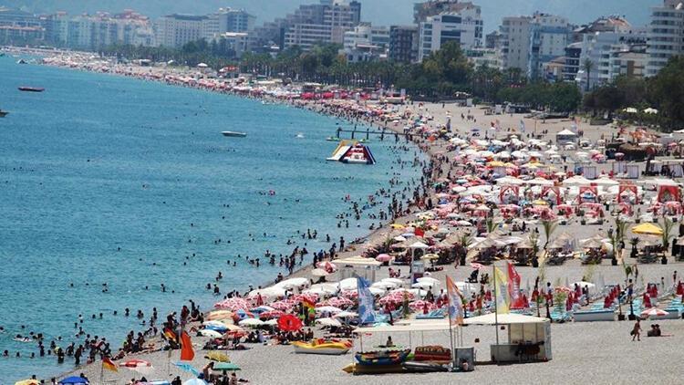 Türkiye'nin turizm gelirleri 2021'de ikiye katlanarak 24,5 milyar dolara ulaştı
