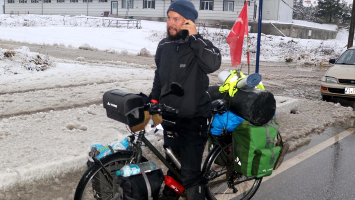 Un cycliste allemand s'arrête à Burdur en route pour l'Inde