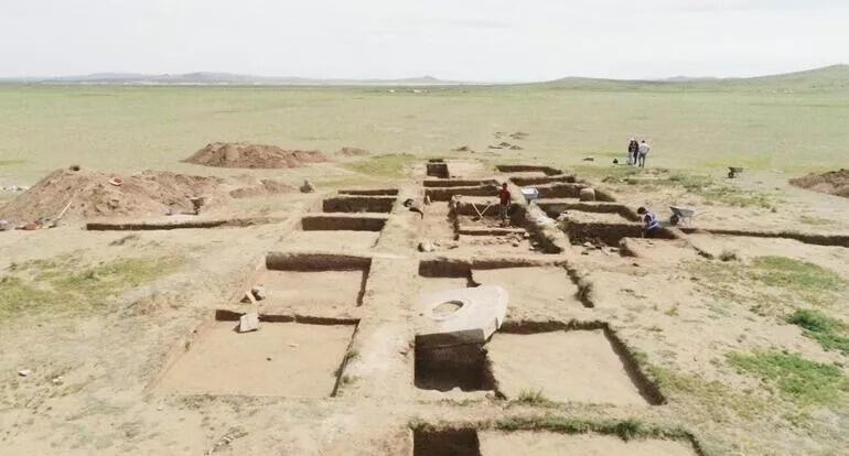 Moğolistan'da 'Türk' yazılı ilk yazıt bulundu