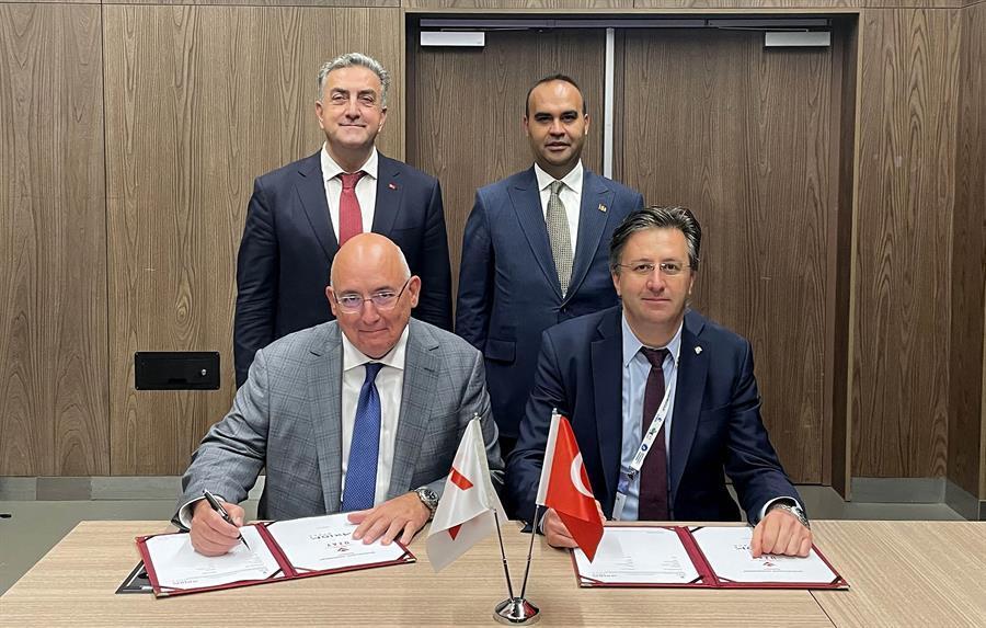 Hükümet, ilk Türkiye'yi uzaya göndermek için bir Amerikan şirketiyle anlaşma imzaladı.