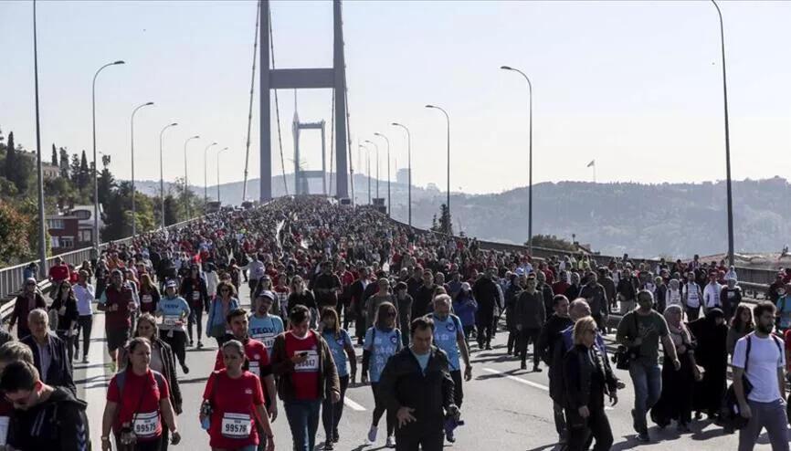 Более 60 000 человек переправятся из Азии в Европу на Стамбульском марафоне
