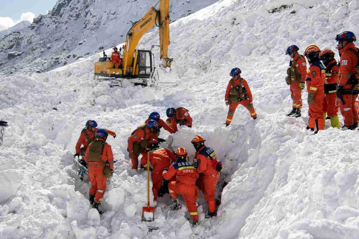 Search for Tibet avalanche survivors ends, 28 dead - World News