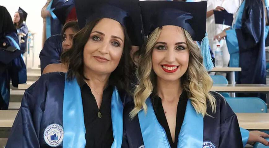 Mother Daughter Duo Graduate Together Türkiye News