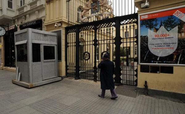 dutch consulate in istanbul closed over terror threats turkey news