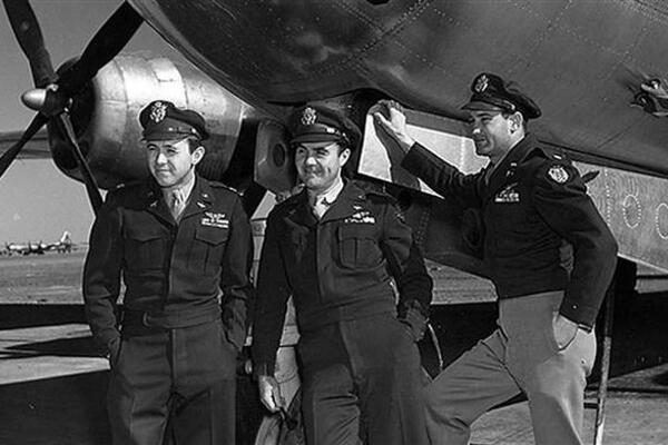 crew of the enola gay bomber