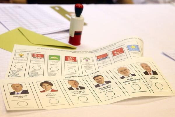 Οι Τούρκοι ψηφοφόροι έπληξαν τις δημοσκοπήσεις στις προεδρικές εκλογές, τις κοινοβουλευτικές εκλογές στις 24 Ιουνίου