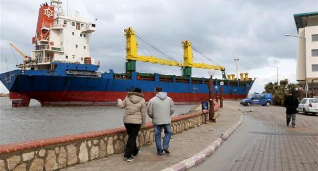 Ghost ship on Aegean coast spreads fear