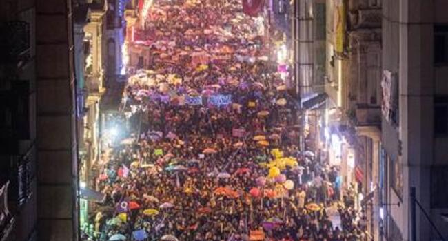 Tens of thousands of women march in Istanbul