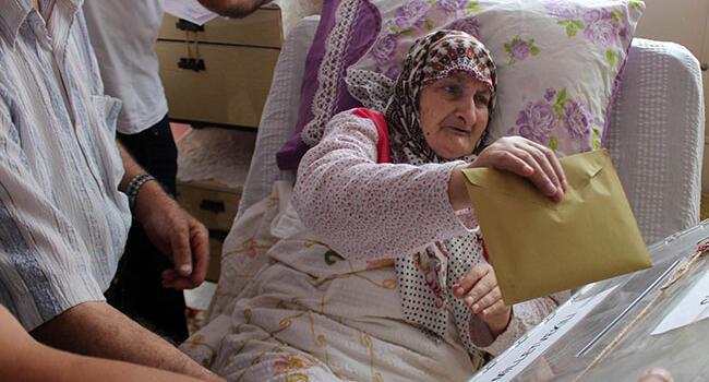 Disabled and elderly cast votes via mobile ballot boxes in Turkish elections