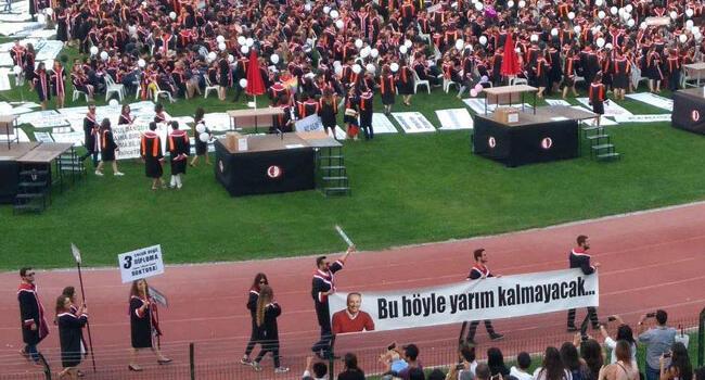 Two more detained for ‘insulting Erdoğan’ at ODTÜ graduation ceremony