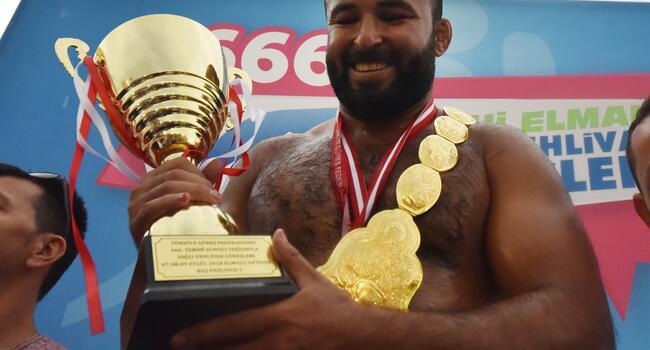 Turkish wrestler clinches 6 title in row in oldest oil wrestling tournament, breaking record