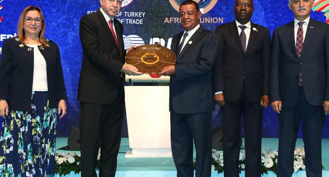 Erdoğan calls on African nations to trade in local currencies