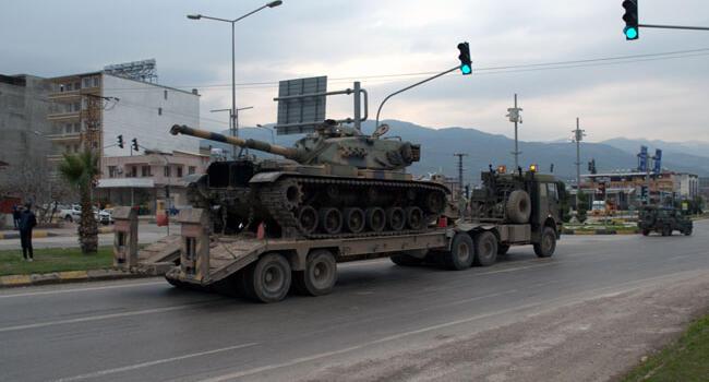 Turkey deploys tanks at border with Syria