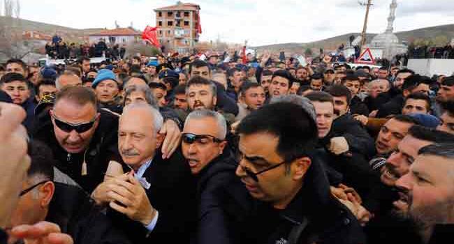 CHP leader Kılıçdaroğlu attacked during fallen soldier’s funeral