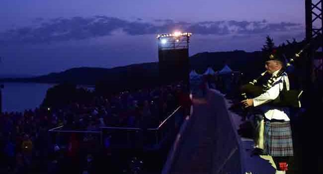 Thousands gather for dawn service in Gallipoli to remember fallen Anzacs