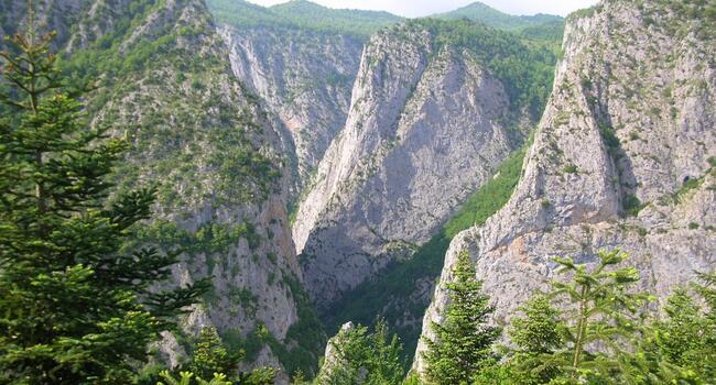Worlds second deepest canyon attracts visitors