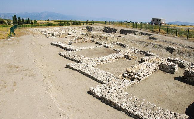 monumental gate boosts idea that local kingdom existed