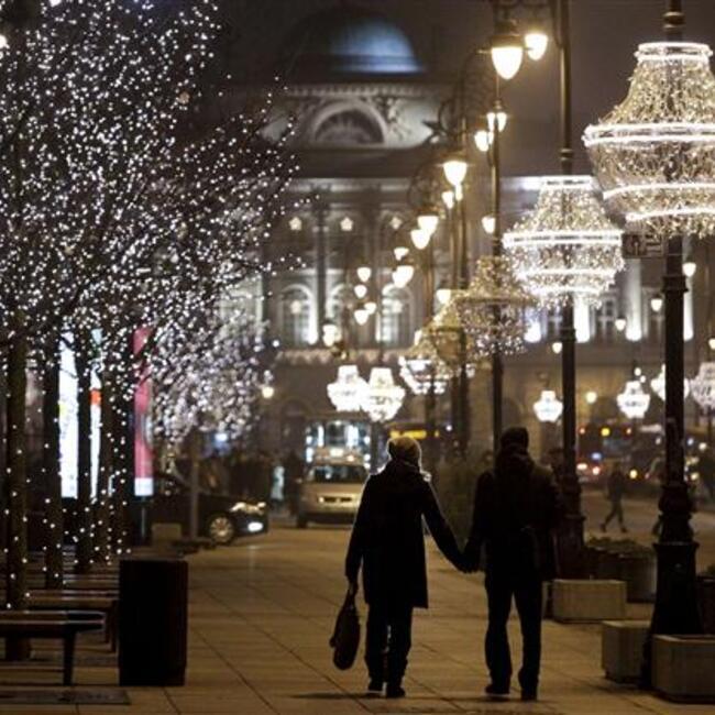 Варшава декабрь. Christmas couple decoration Lights.