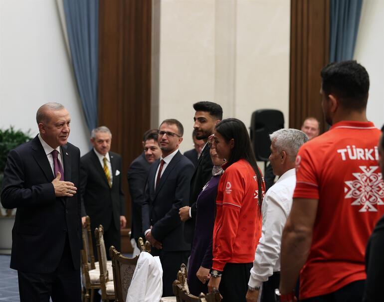 Erdoğan, atıcılığı teşvik ettiği için Olimpiyat şampiyonuna övgüde bulundu
